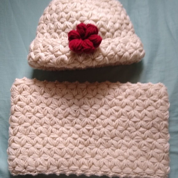 Jasmine stich handmade cozy hat - Picture 14 of 16